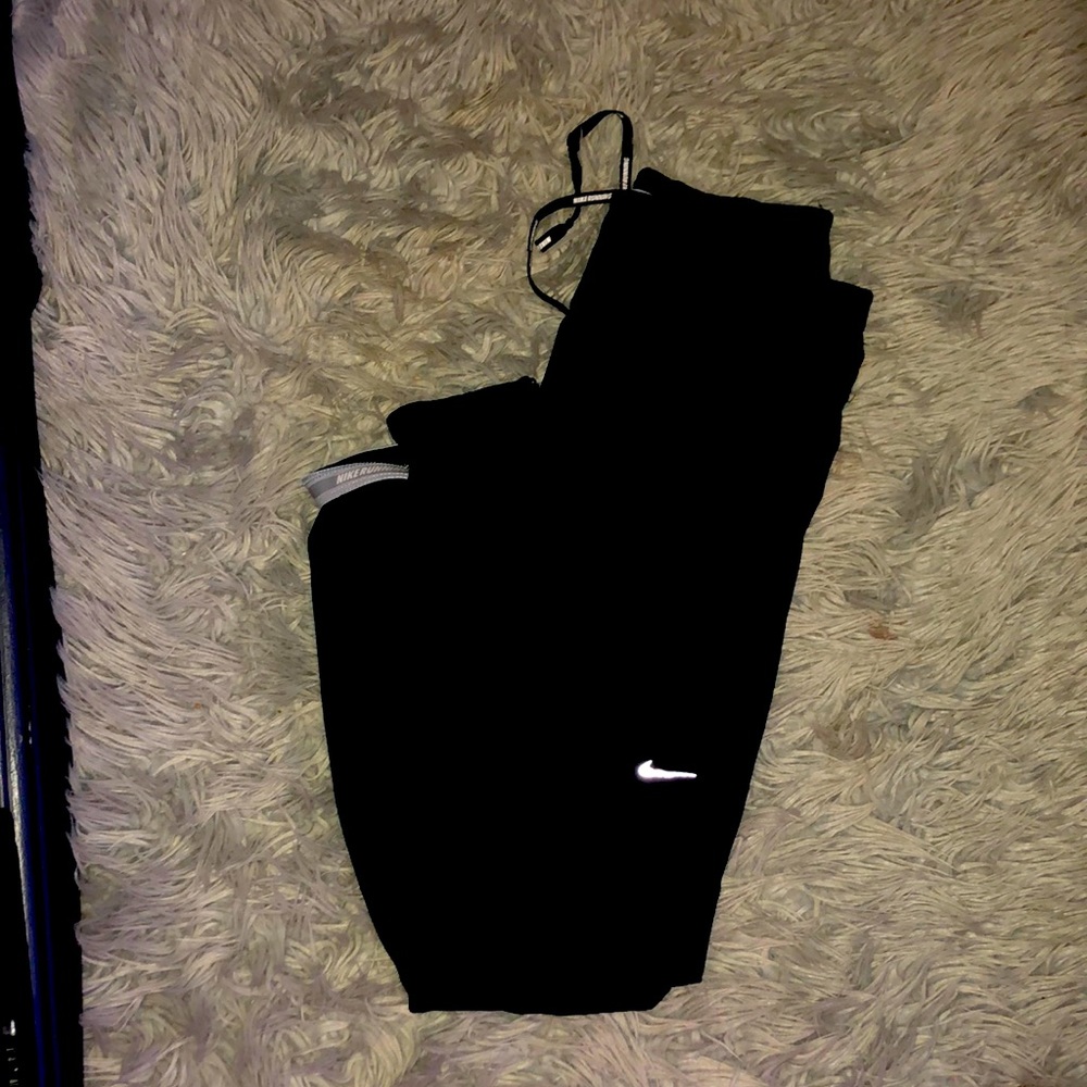 cute black leggings!